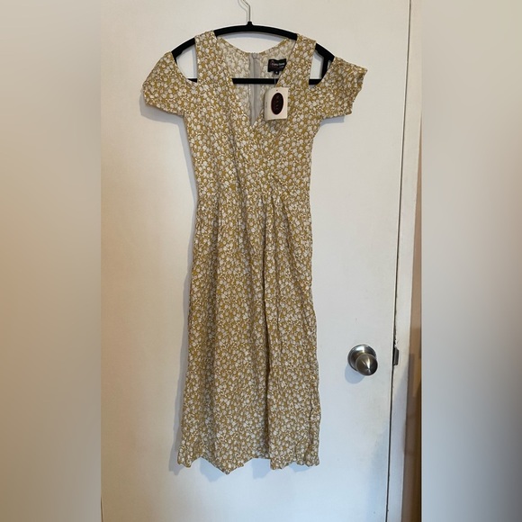 Cut-out Dress- Small- NWT - Picture 3 of 3